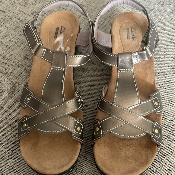 Clarks Collection Hayla Flute Gold Leather Sandal Wedge Size US 11 - Picture 6 of 13